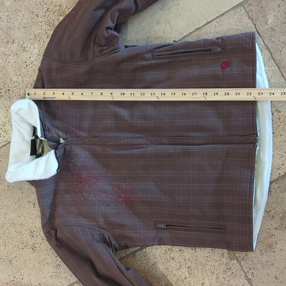 Embroidered Jacket from Mountain Hardwear - Picture 10 of 17